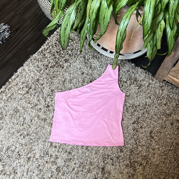 Adorable so soft pink one shoulder top worn 1x - Picture 2 of 2